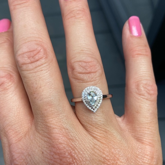 Stunning solid 10k white gold aquamarine and Diamond pear shape ring size 6.5 - Picture 3 of 7